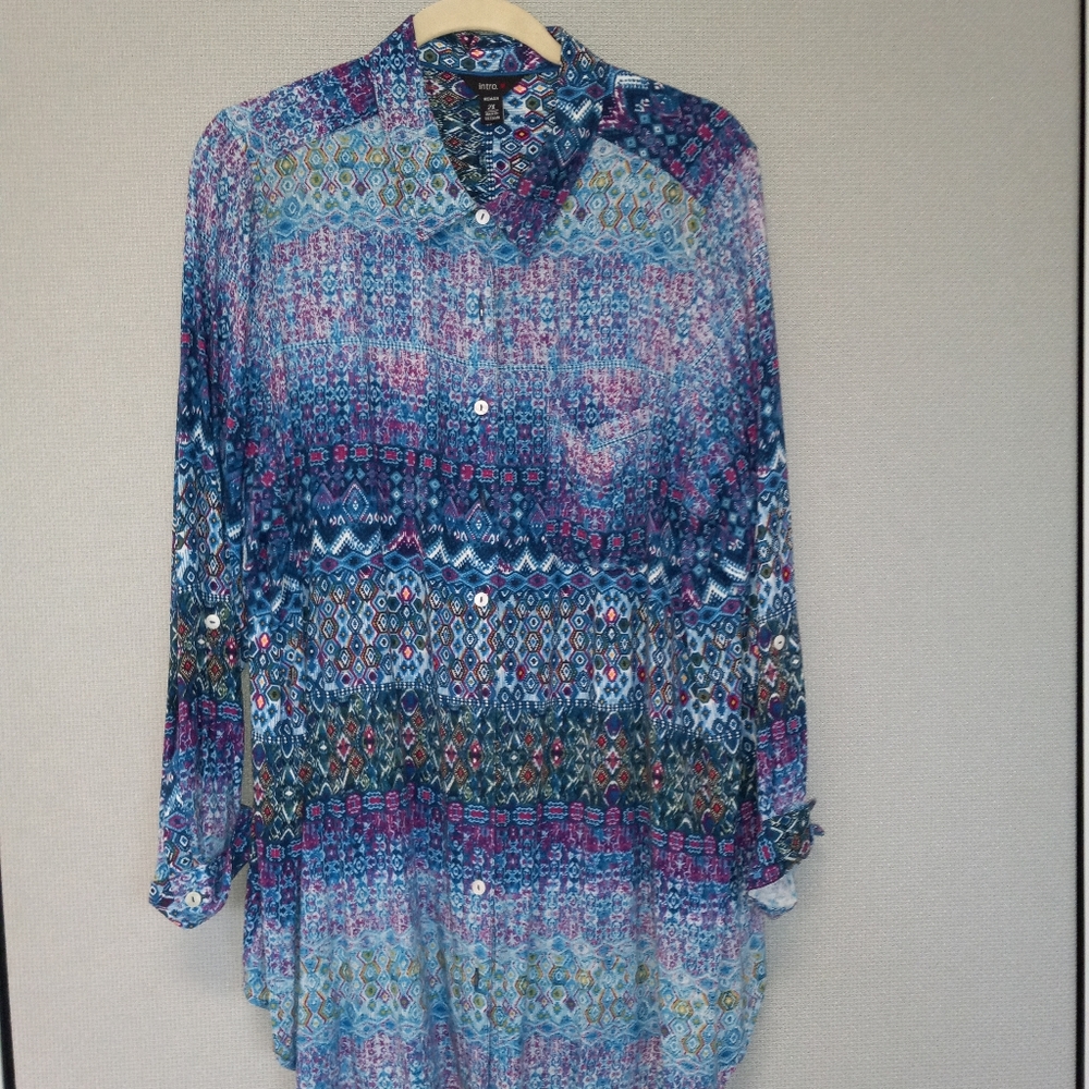 2x button up top by intro ❤ has front pocket. INTRO. 2X. Blouse.